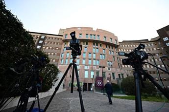 Galleria foto 'Berlusconi ricoverato, Zangrillo: “Situazione tranquilla”' - foto 1