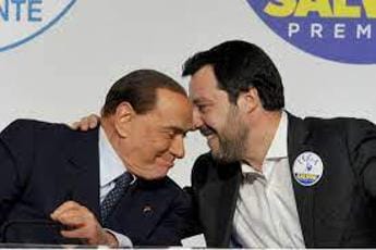 Galleria foto 'Berlusconi, Salvini gli manda sms e il Cav. lo chiama: “Telefonata più bella che potessi ricevere”' - foto 1