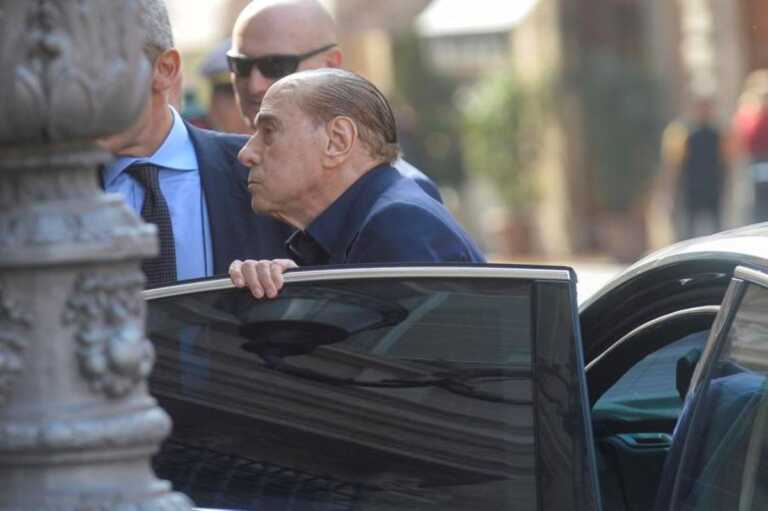Galleria foto 'Berlusconi in Terapia intensiva, il bollettino: «Malato da tempo di leucemia mielomonocitica»' - foto 1