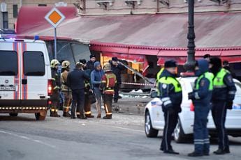 Galleria foto 'Bomba a San Pietroburgo, donna ricercata per omicidio blogger Tatarsky' - foto 1