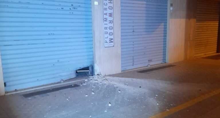 Paura ad Andria: esplode una bomba davanti alla sede di un autosalone. Indagini in corso