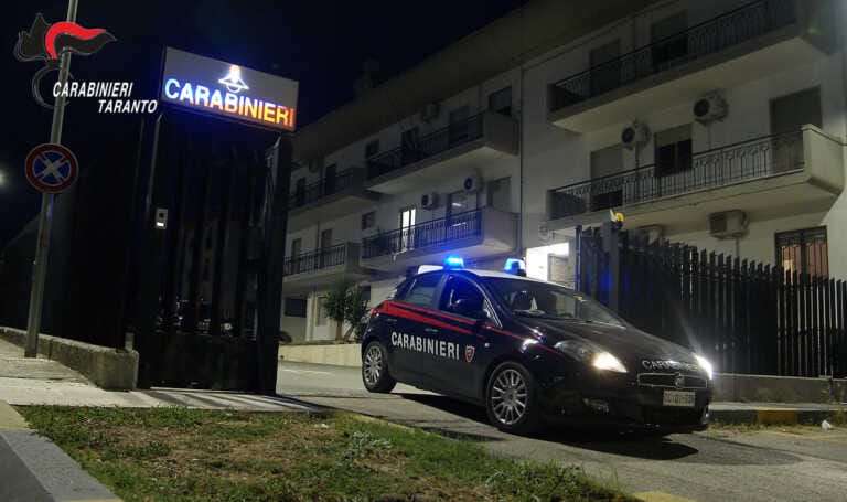 Chiedono 2.500 euro al loro ex titolare a Castellaneta Marina e tentato di incendiargli il locale: due arrestati