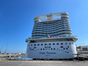 Galleria foto 'Civitavecchia, precipita dalla nave da crociera e muore' - foto 1