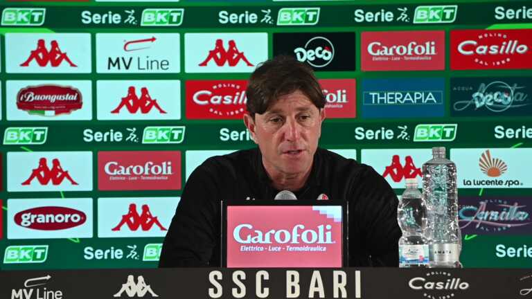 Bari, Mignani presenta la gara col Pisa: «Partita complessa. Si affrontano due squadre competitive» – VIDEO