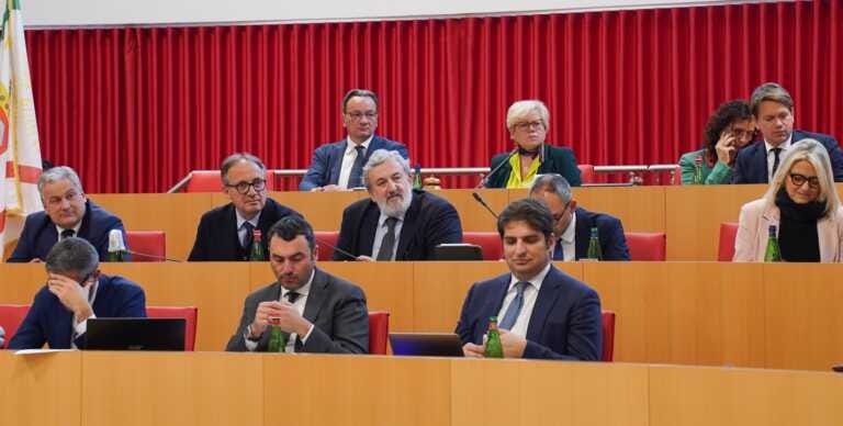 Fondi Fsc, Emiliano: «Non sappiamo cosa ha deciso il governo». Approvata la mozione per lo sblocco
