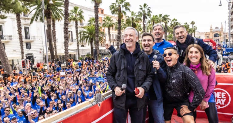 In 7mila alla Deejay Ten a Bari: superato il record dello scorso anno. Lo start con Linus e il Trio Medusa – FOTO