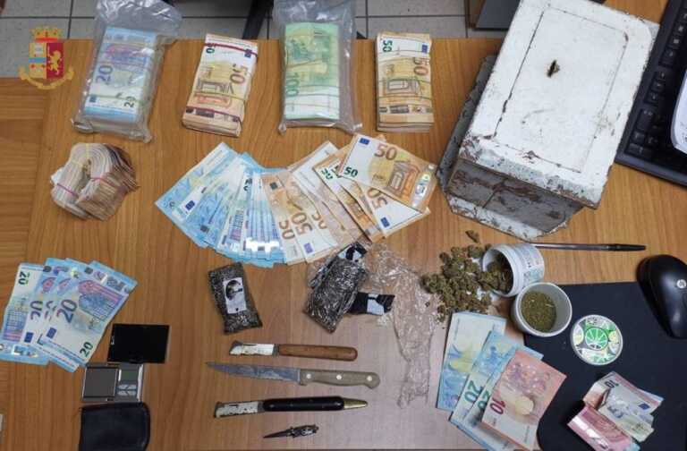 Taranto, a casa marijuana, hashish, cocaina e in una cassaforte 58mila euro in contanti: arrestato un 55enne