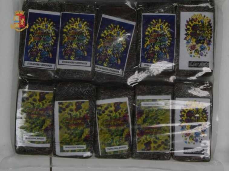 Taranto, 23 chili di droga nascosti in casa e nello scantinato: due persone arrestate, una era ai domiciliari