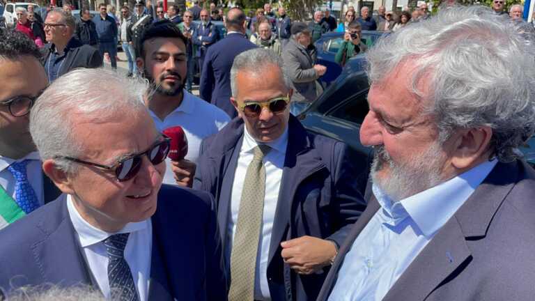 A Ginosa «un riconoscimento ai servitori dello Stato»: cittadinanza a Mantovano, una targa per Livatino – VIDEO