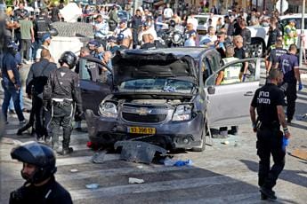 Gerusalemme, auto investe pedoni: 5 feriti