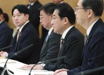Galleria foto 'Giappone, esplosione al comizio di Kishida: premier in salvo' - foto 1