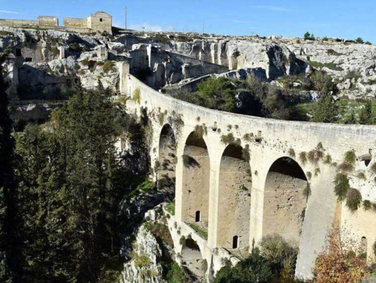 Gravina in Puglia: trovato il cadavere di un uomo ai piedi del Ponte Acquedotto
