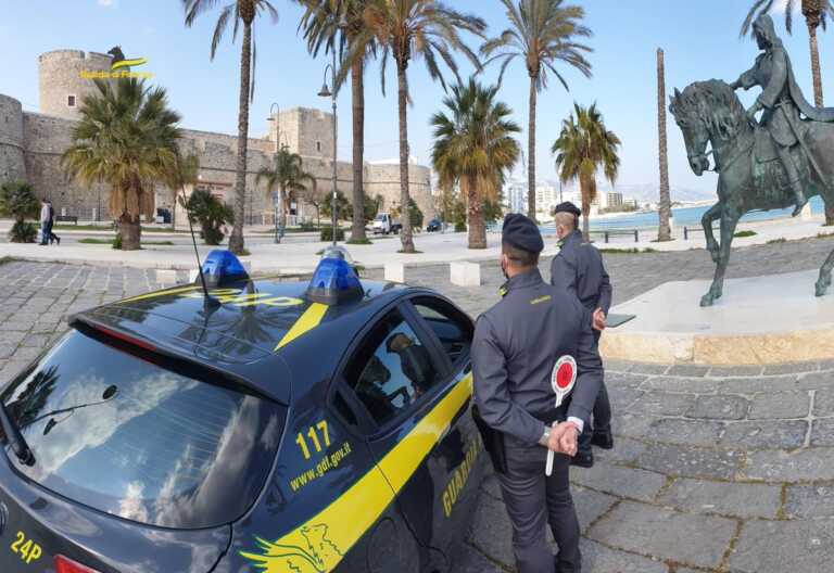 Lavoratori in nero, droga, scontrini non emessi: controlli a tappeto della Guardia di finanza nel Foggiano