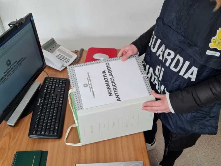 Fatture e contratti falsi per percepire la disoccupazione: denunciate 26 persone tra Bari e Brindisi