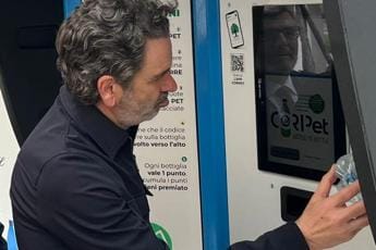 Il sindaco Lecce: ”Con ecocompattatori semplifichiamo differenziata”