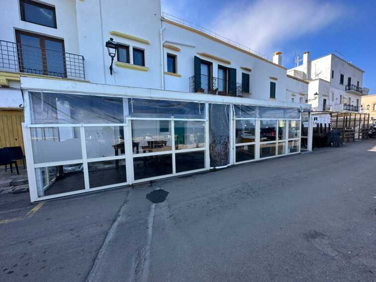 Galleria foto 'Fiamme in un ristorante del centro storico di Gallipoli: da quantificare i danni. Indagini in corso' - foto 1