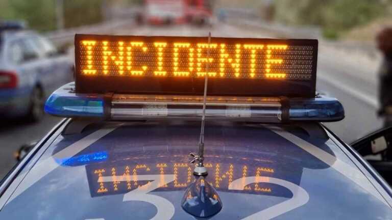 Autocarro fuori strada sulla statale “Bradanica”: traffico deviato. Sul posto anche i vigili del fuoco