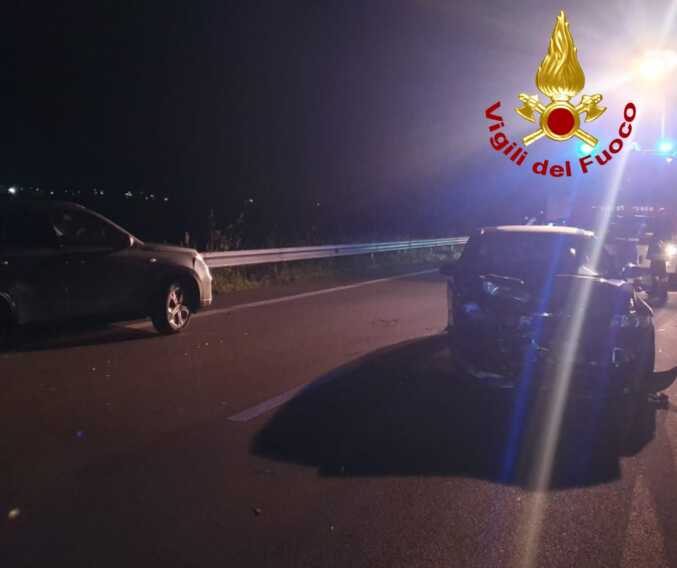 Scontro tra due auto sulla statale 101 nel territorio di Galatone: tre feriti. Non sono gravi