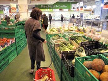 Galleria foto 'Inflazione rallenta a marzo, Istat rivede stima al 7,6% su anno' - foto 1