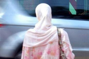 Galleria foto 'Iran, 2 donne aggredite e arrestate perché non indossavano l’hijab – Video' - foto 1