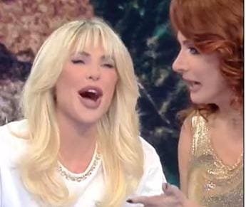 Galleria foto 'Isola dei famosi 2023, “i normodotati” e la gaffe di Ilary Blasi- Video' - foto 1