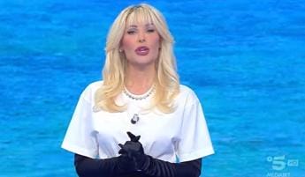 Galleria foto 'Isola dei famosi 2023, Ilary Blasi e la frecciata a Totti' - foto 1