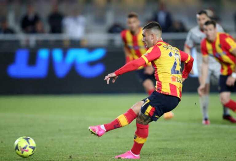 Colpo salvezza del Lecce al “Via del Mare”: battuta 1-0 l’Udinese, decide Strefezza dal dischetto