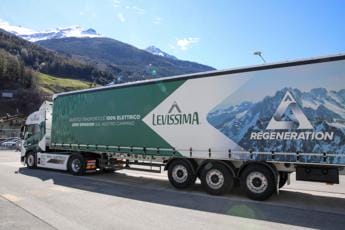 Galleria foto 'Levissima, inaugurato primo truck elettrico per distribuzione acqua minerale' - foto 1