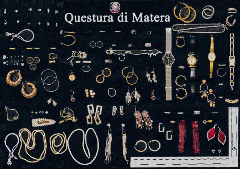 Oggetti in oro rubati nella casa in cui lavorava come babysitter e rivenduti: 3 denunce a Matera