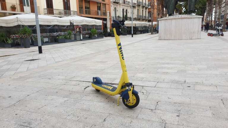 Monopattini elettrici in città: «Sono un’imposizione. Bari faccia come Parigi»