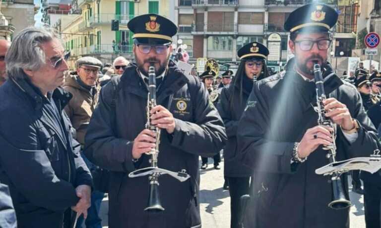 Il maestro Muti ritrova le “bande” e si sente a casa: Pasqua nella sua amata Molfetta per seguire i “riti”