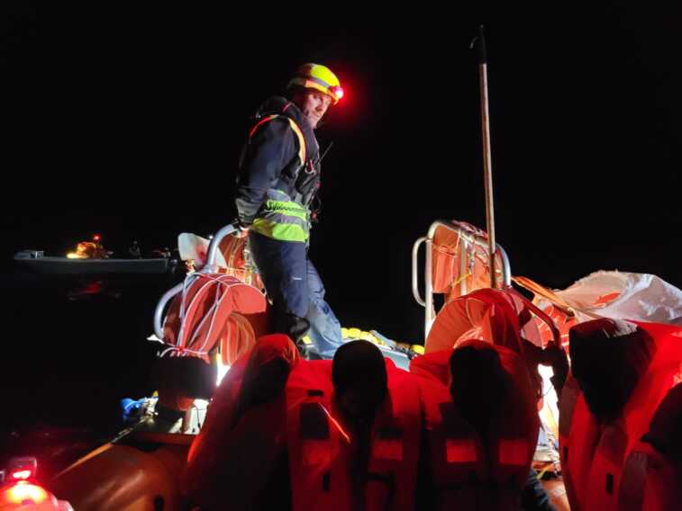 La Ocean Viking in viaggio verso Bari con a bordo 29 migranti: arrivo previsto per domani mattina