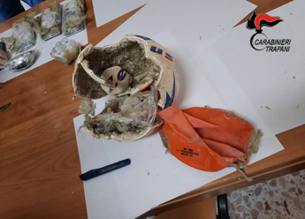 Galleria foto 'Operazione Alcatraz, ecco il pallone per fare entrare i cellulari in carcere' - foto 1