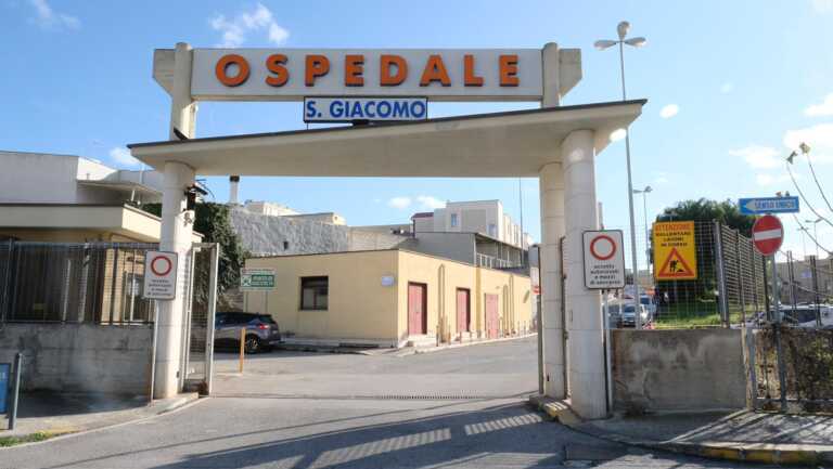 Monopoli, a 102 anni in ospedale per un trauma cranico ma i medici scoprono un disturbo al cuore: è salva