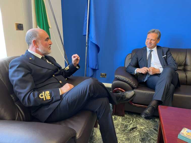 Pagliaro incontra il comandante regionale delle Capitanerie di Porto: «Massima attenzione a tutela del mare»