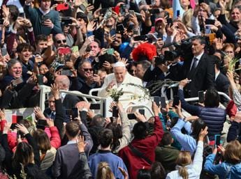 Galleria foto 'Papa Francesco: “Anche io ho bisogno che Gesù mi accarezzi”' - foto 1
