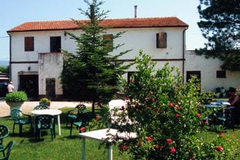 Galleria foto 'Pasqua 2023, boom negli agriturismi: oltre 1,5 milioni a tavola' - foto 1