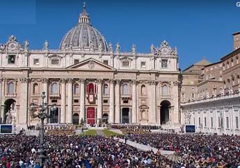 Galleria foto 'Pasqua 2023, in 45 mila alla messa presieduta dal Papa' - foto 1