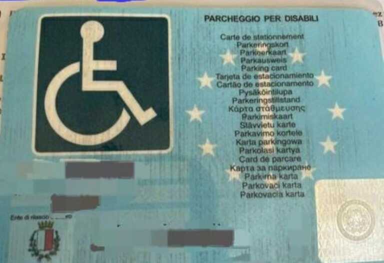 Finge di aver smarrito il pass disabili e ne richiede un altro: denunciato un uomo a Bari