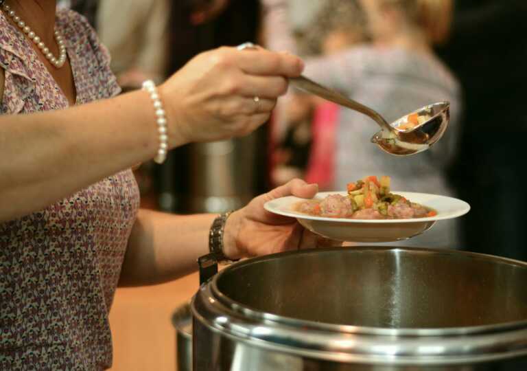 Pasti conviviali e aiuto ai più fragili. A Bari le iniziative per le feste