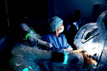 Galleria foto 'Policlinico di Milano, oltre 100 interventi con robot Versius' - foto 1