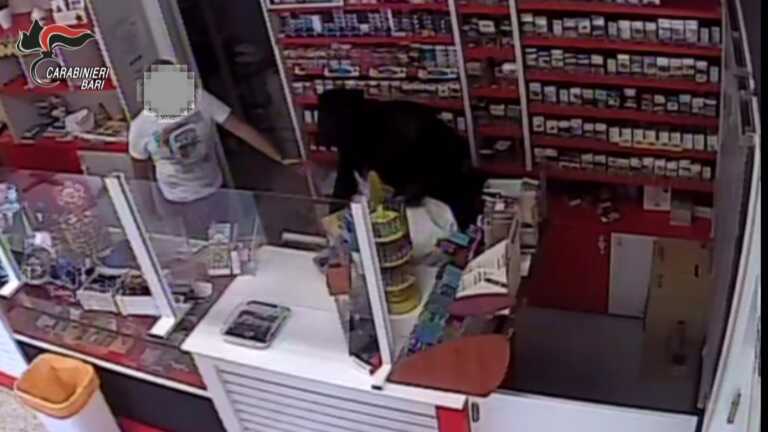 Rapinò una tabaccheria a Bitritto: bottino da circa 3.300 euro. Arrestato un 22enne – VIDEO