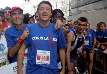 Galleria foto 'Renzi e la maratona di Milano: “Sorrisini e battutine, ma è stato grande traguardo”' - foto 1