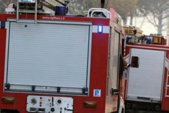Galleria foto 'Roma, incendio in ex falegnameria a Corcolle: evacuate case vicine' - foto 1