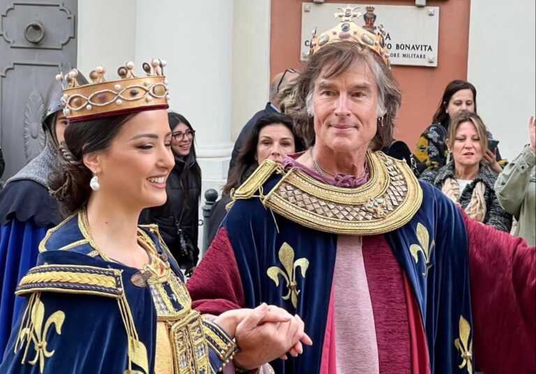 Via alla Fiera di Gravina con il corteo storico: Ronn Moss è Re d’eccezione