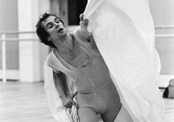 Galleria foto 'Russia, dopo legge anti Lgbt il Bolshoi cancella ‘Nureyev’' - foto 1
