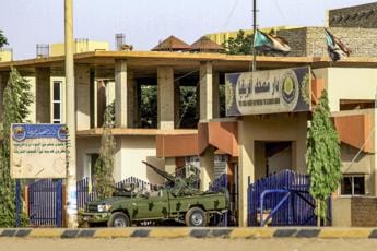 Galleria foto 'Scontri Sudan, tregua di 24 ore per evacuare feriti e civili' - foto 1