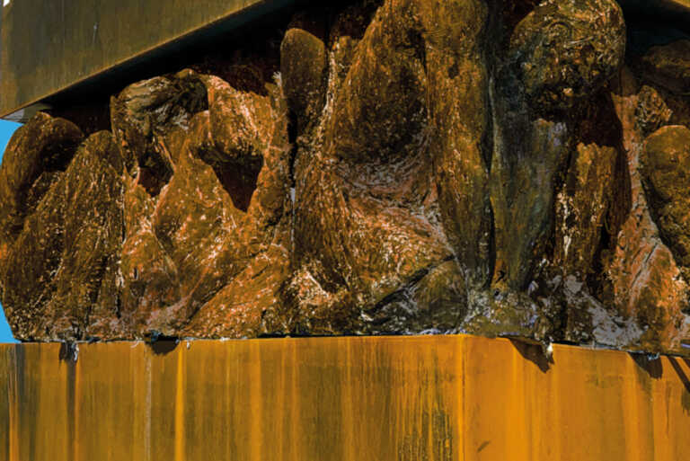 “Pressione”, a Monopoli una scultura monumentale per le vittime del lavoro: a realizzarla gli studenti dell’artistico