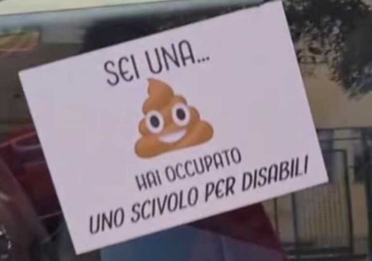 Brindisi, “Sei una…”: adesivi per chi blocca le rampe per i disabili. La provocazione di una mamma
