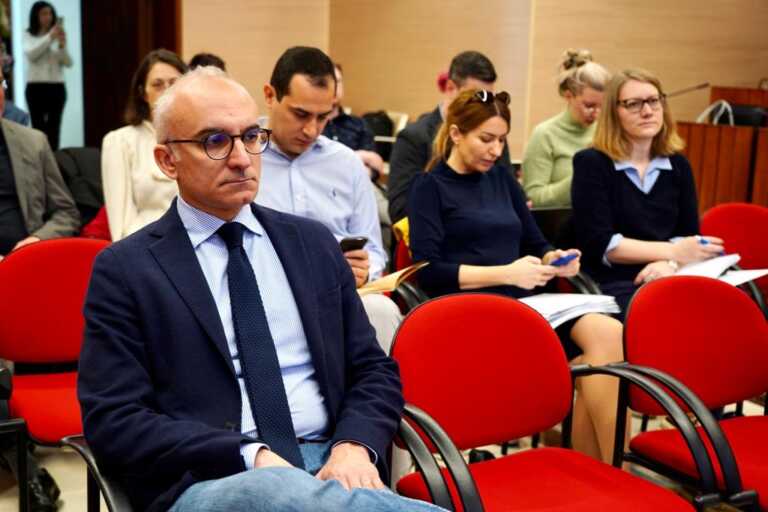 A Bari un seminario sulla comunicazione dei fondi europei: presenti i responsabili di 16 Paesi Ue – FOTO A Bari un seminario sulla comunicazione dei fondi europei: presenti i responsabili di 16 Paesi Ue – FOTO